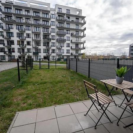 Garden Near Metro Kolbenova *