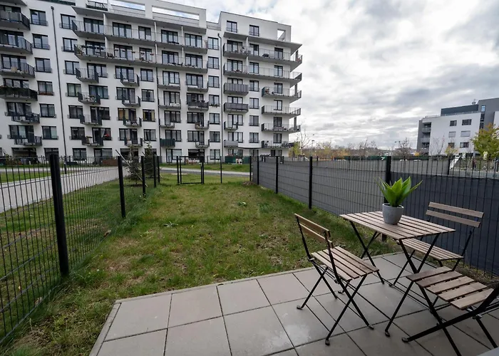 Garden Near Metro Kolbenova *